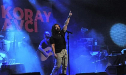 Koray Avcı Bursa’da sevenlerini mest etti