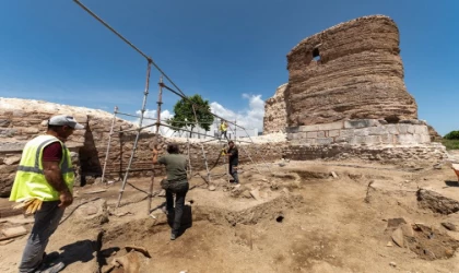 Tarihi surlarda ’mezarlık’ gizemi