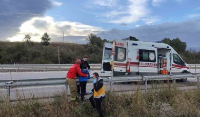 Otomobil Refüje Uçtu: 3 Yaralı