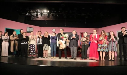 Manisa’da ‘Katil Kim’ oyunu kahkahaya boğdu