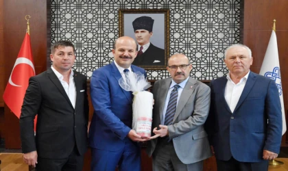 Başkan Lapanta Balıkesir Valisini Güreşlere Davet Etti