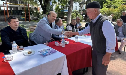 Belediye Parkında Protokol Bayramlaşması